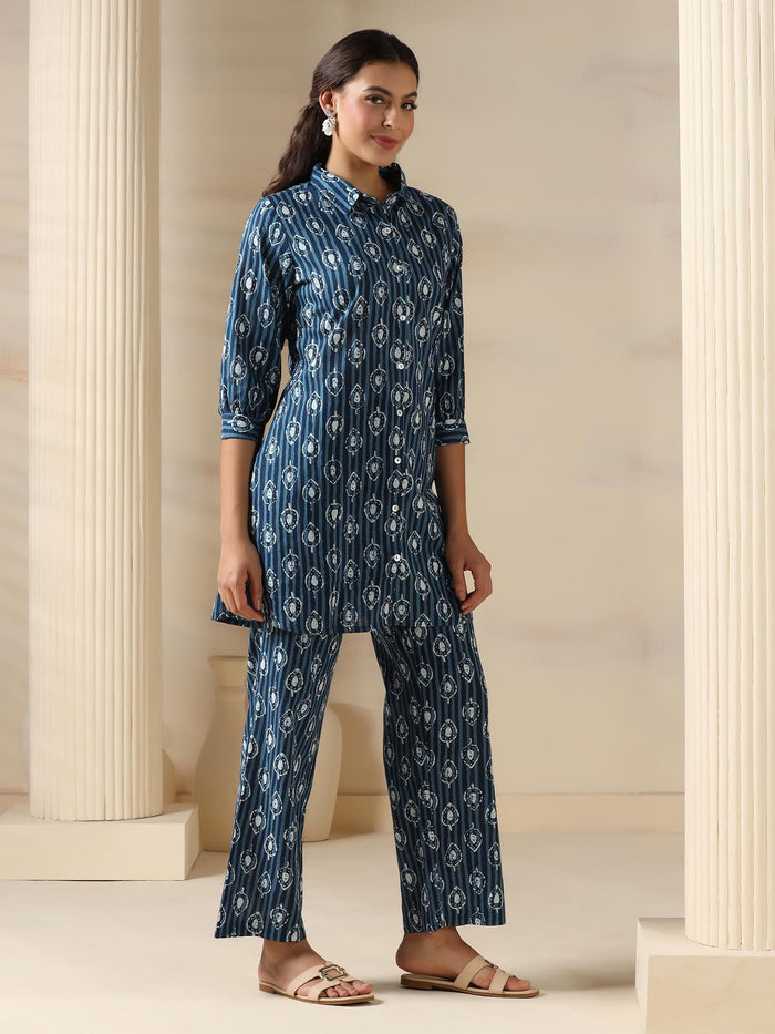 Women Cotton Indigo Geometric Print Co-Ord Set.