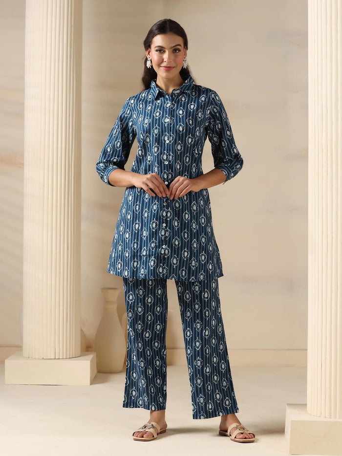 Women Cotton Indigo Geometric Print Co-Ord Set.