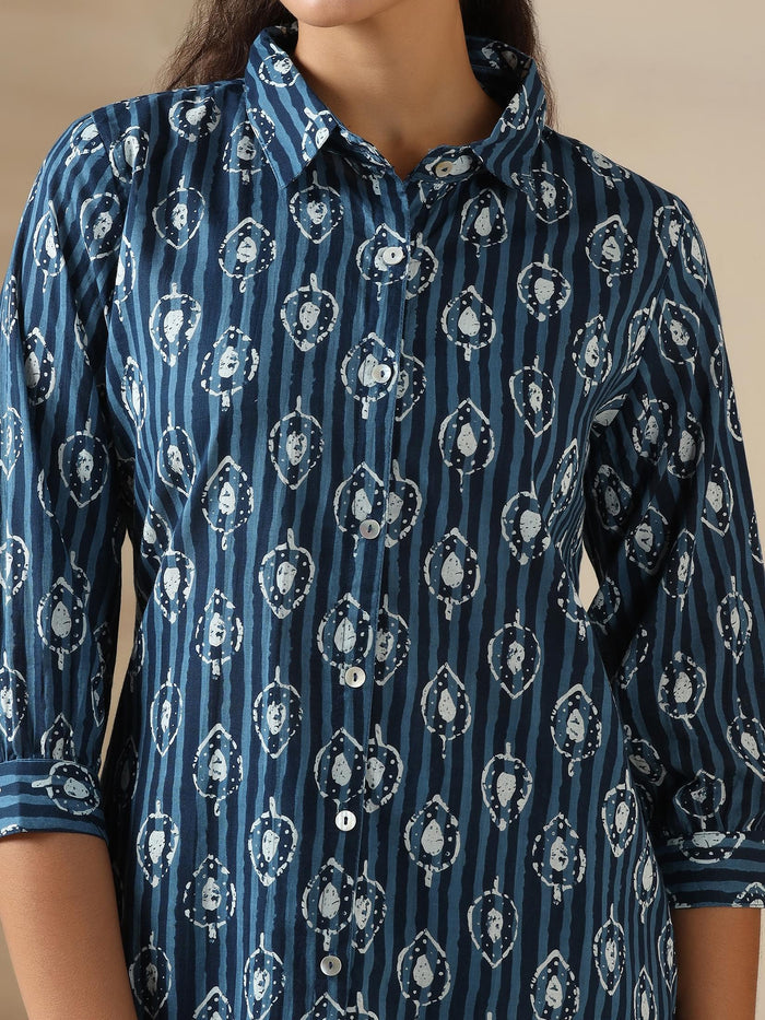 Women Cotton Indigo Geometric Print Co-Ord Set.