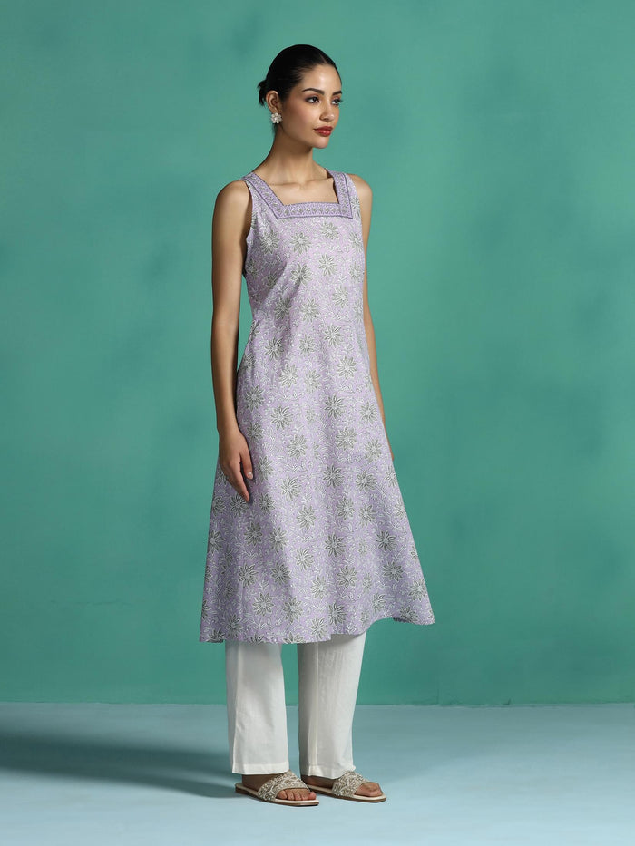 Women Cotton Lilac Floral Print Kurta.