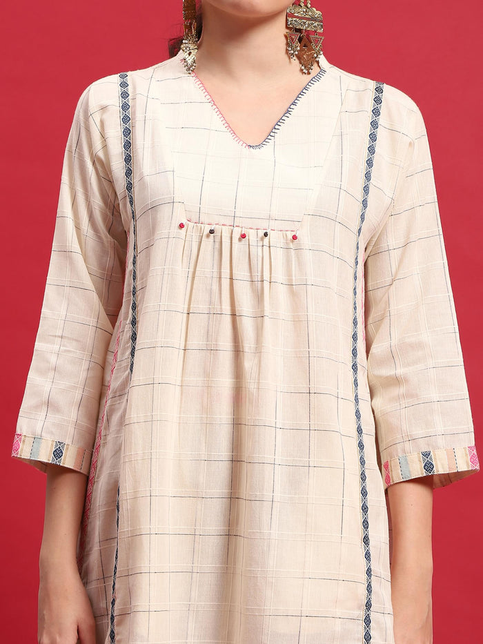 Women Cotton Off White Yarn Dyed Kurta With Comfort Pant.