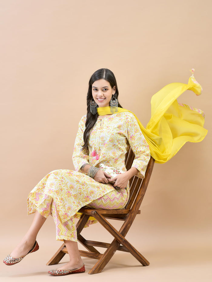 Women Cotton Pink Floral Print Kurta Comfort Pant Dupatta.