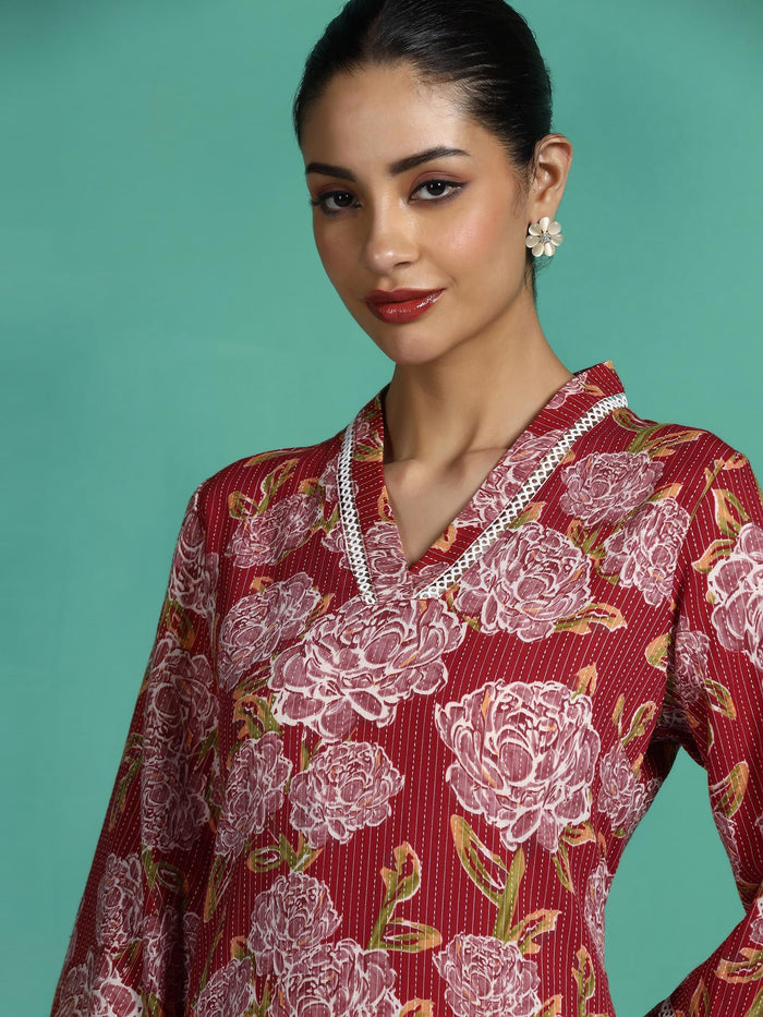 Women Cotton Red Floral Print Kurta.