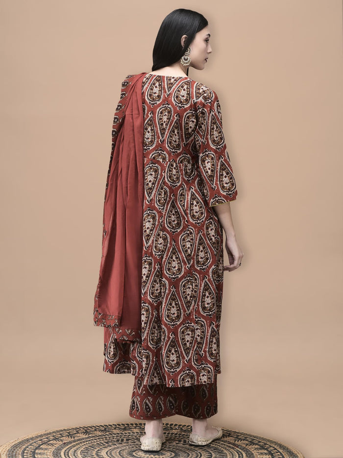 Women Cotton Rust Geometric Print Kurta Comfort Pant Dupatta.
