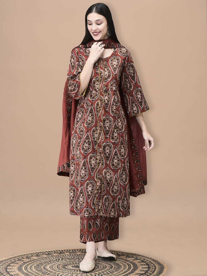Women Cotton Rust Geometric Print Kurta Comfort Pant Dupatta.