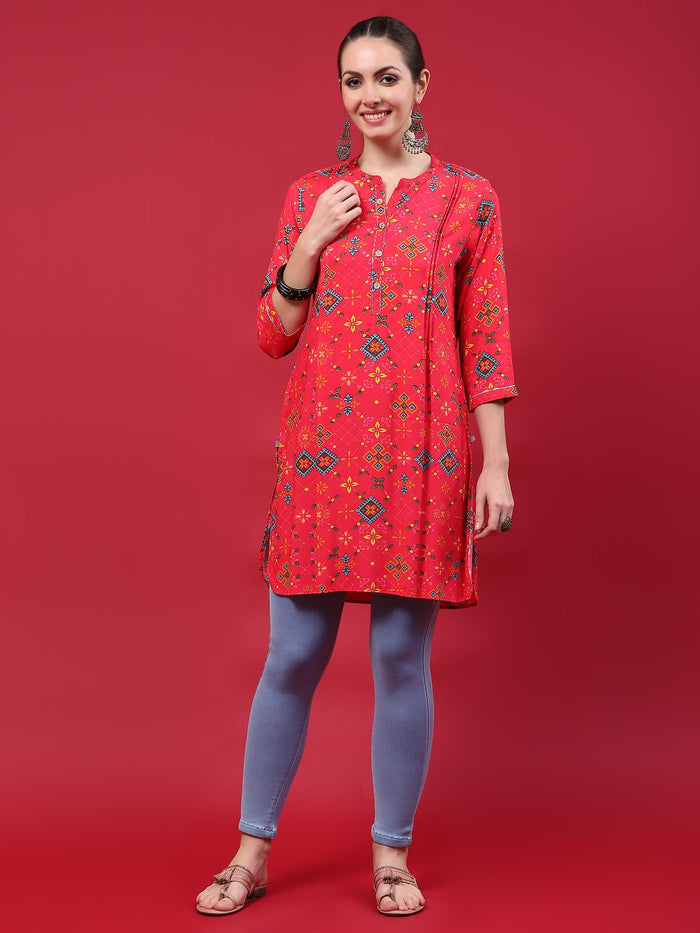 Women Fuchsia Geometric Printed Kurti.