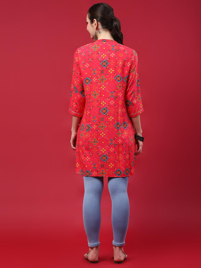 Women Fuchsia Geometric Printed Kurti.