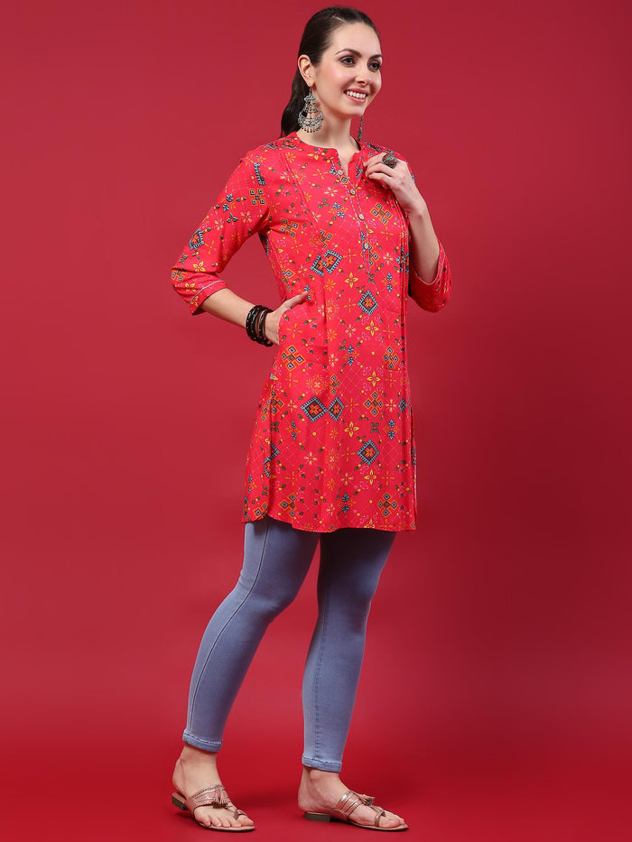 Women Fuchsia Geometric Printed Kurti.