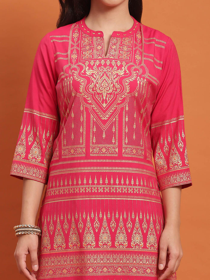 Women Fuchsia Ornamental Print Kurta.
