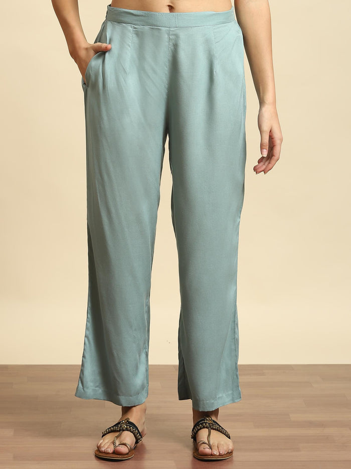 Women Green Floral Print Kurta Comfort Pant Dupatta.