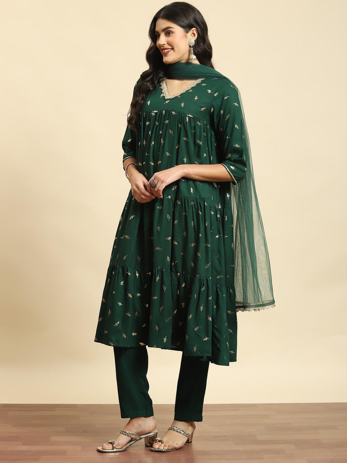 Women Green Floral Print Kurta Trouser Dupatta.