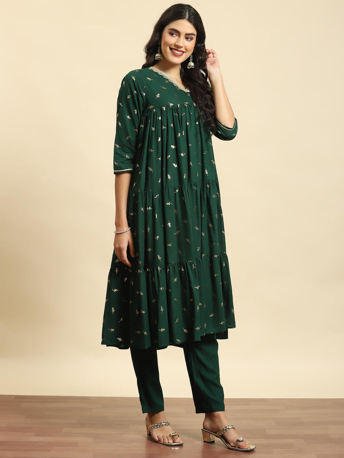 Women Green Floral Print Kurta Trouser Dupatta.