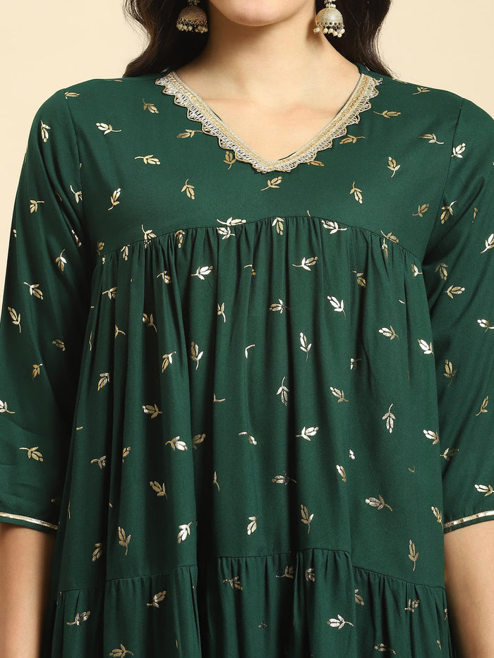 Women Green Floral Print Kurta Trouser Dupatta.