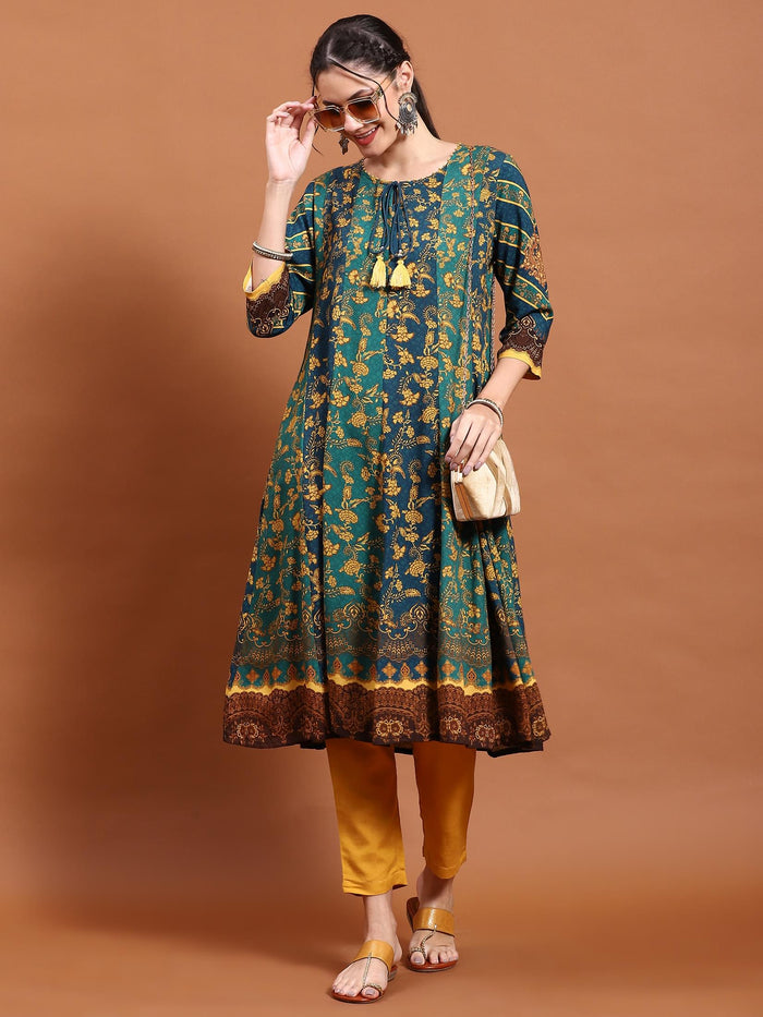 Women Green Floral Print Kurta.