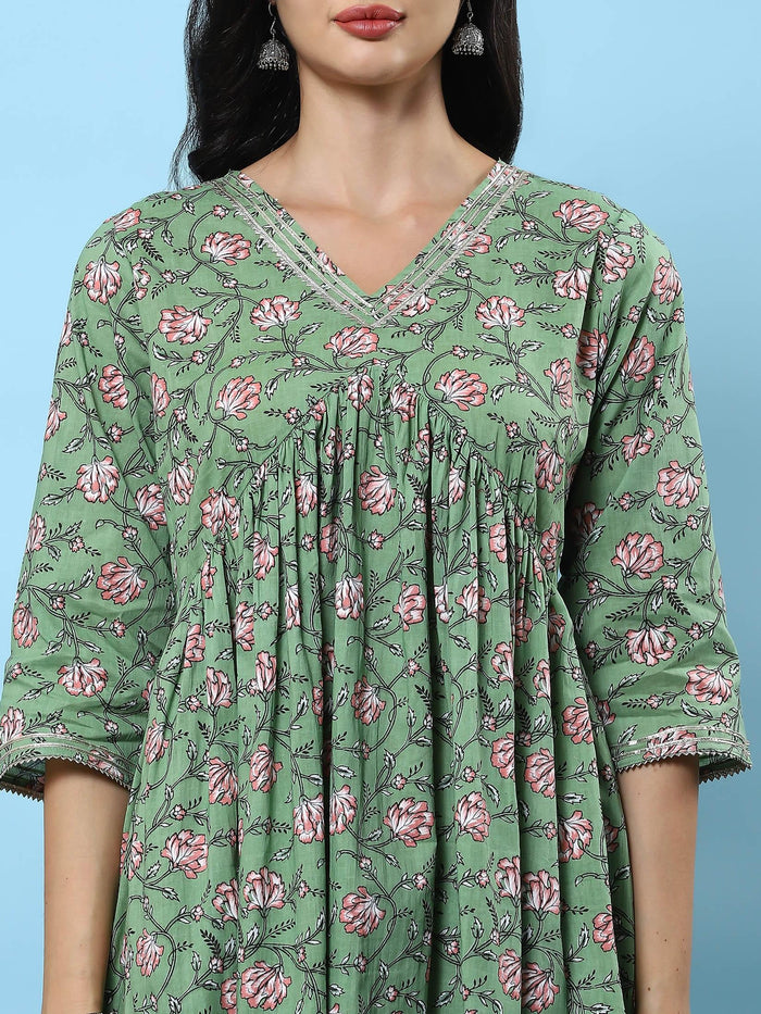 Women Green Floral Printed Kurta Sharara Dupatta.