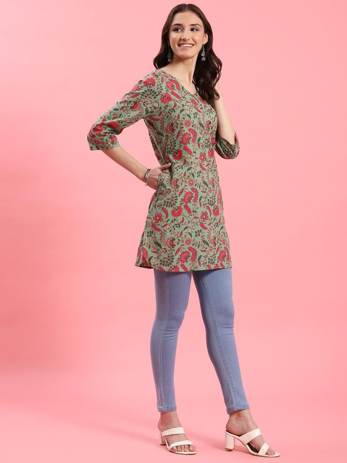 Women Green Floral Printed Kurti.