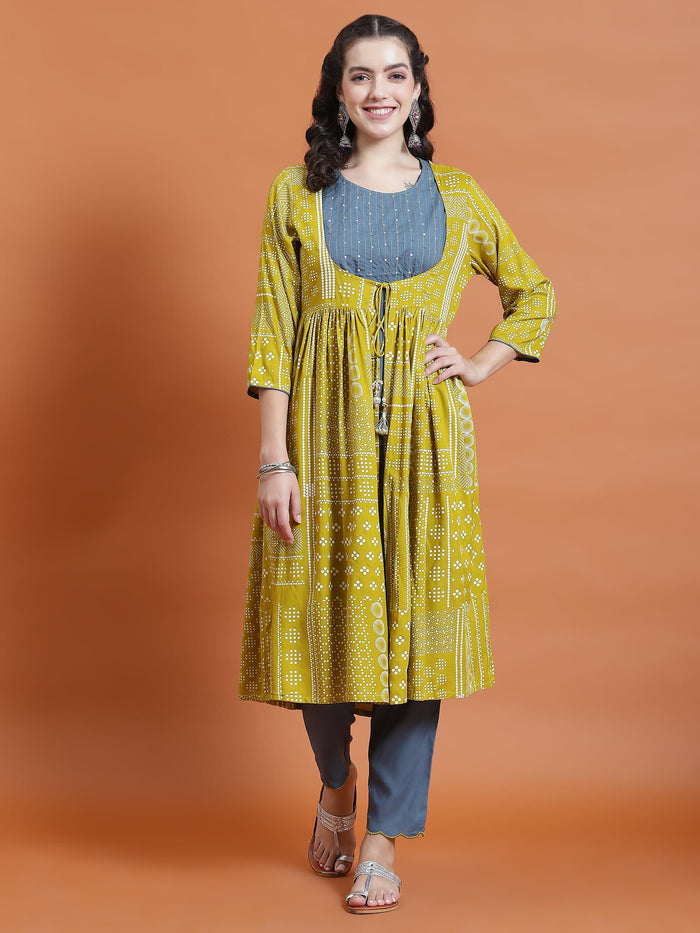Women Green Geometric Print Kurta Jacket Trouser.