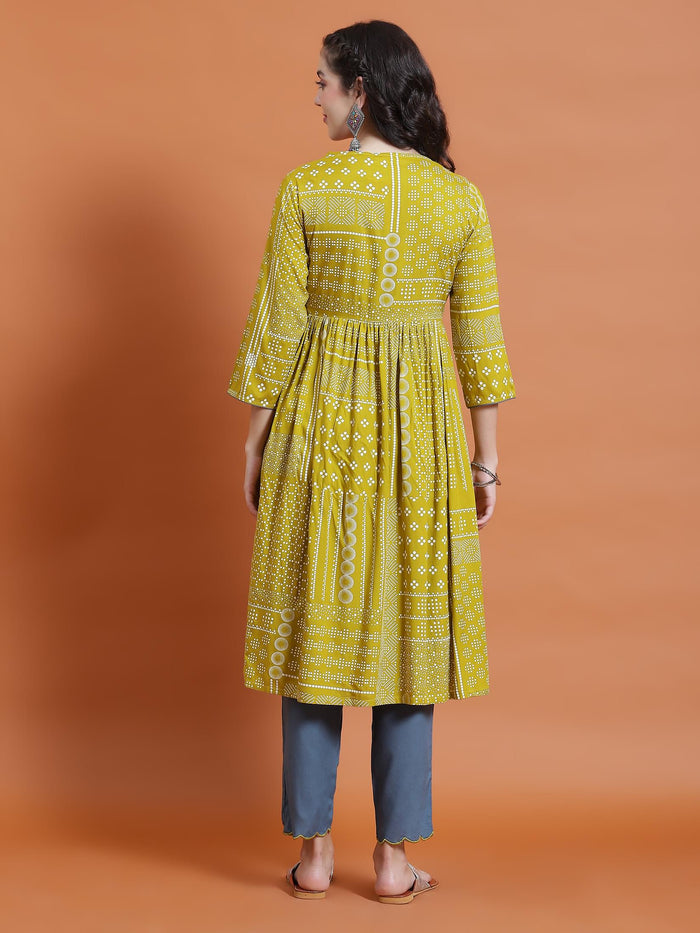 Women Green Geometric Print Kurta Jacket Trouser.