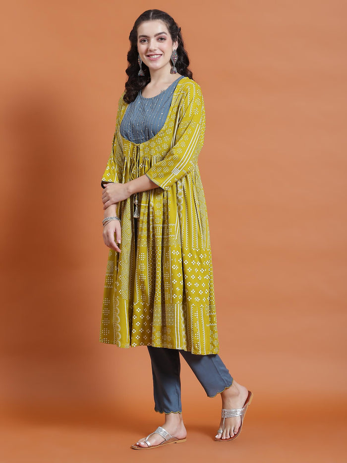 Women Green Geometric Print Kurta Jacket Trouser.