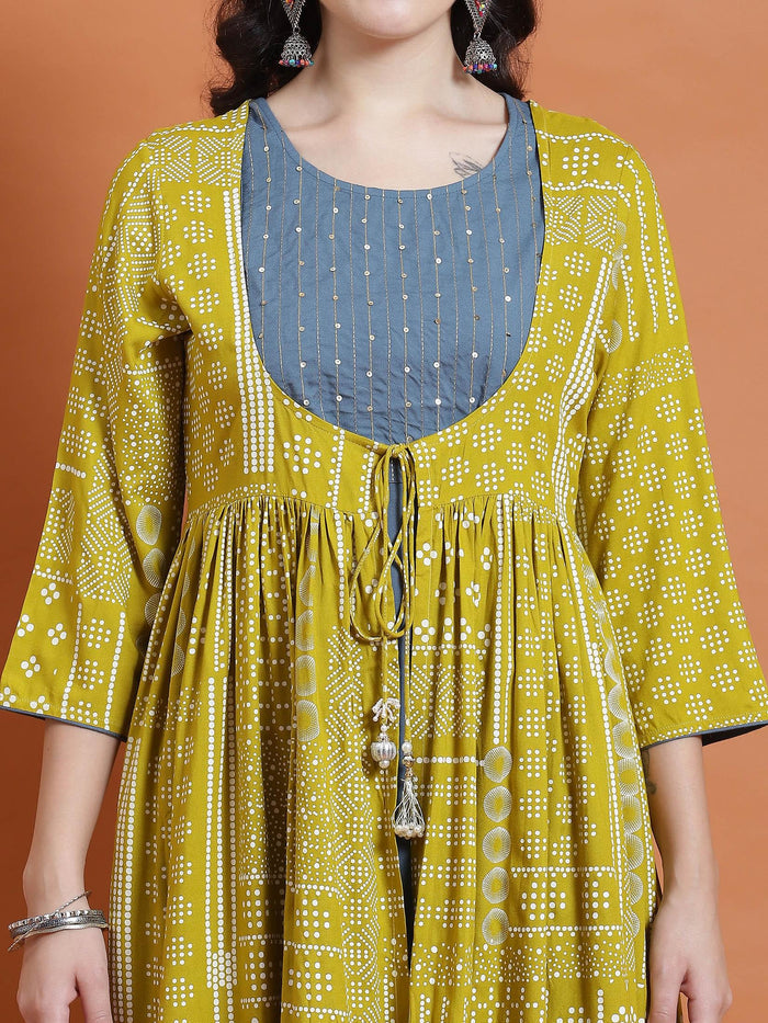 Women Green Geometric Print Kurta Jacket Trouser.