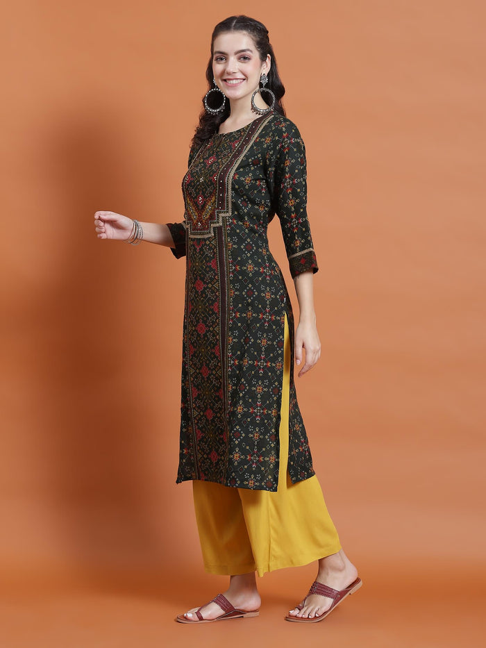 Women Green Geometric Print Kurta.