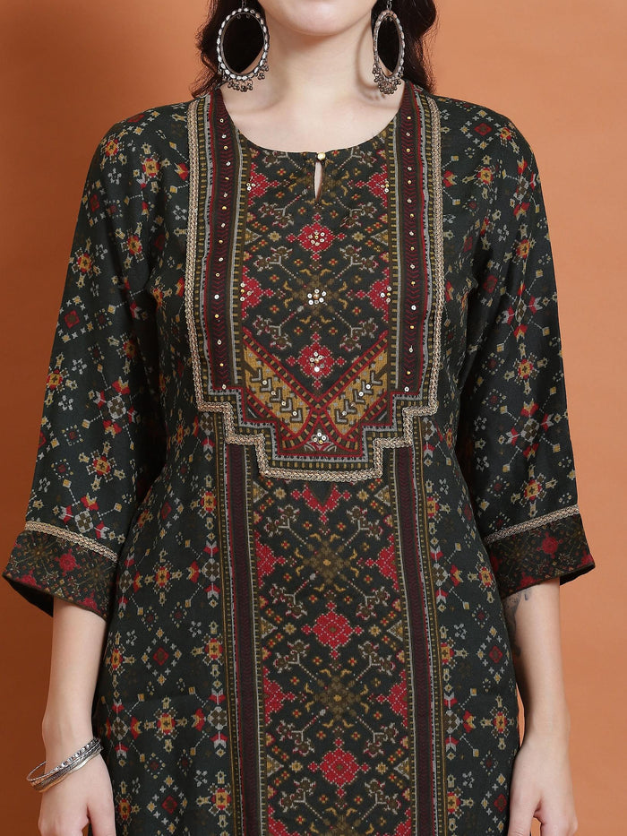 Women Green Geometric Print Kurta.