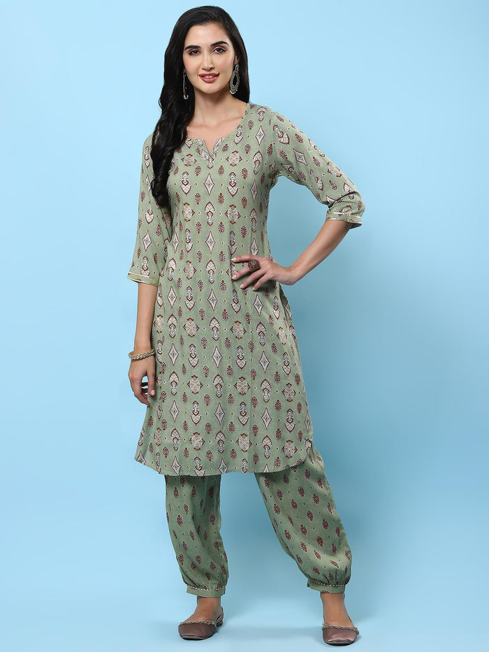 Women Green Printed Kurta With Harem Pant.