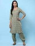 Women Green Printed Kurta With Harem Pant.