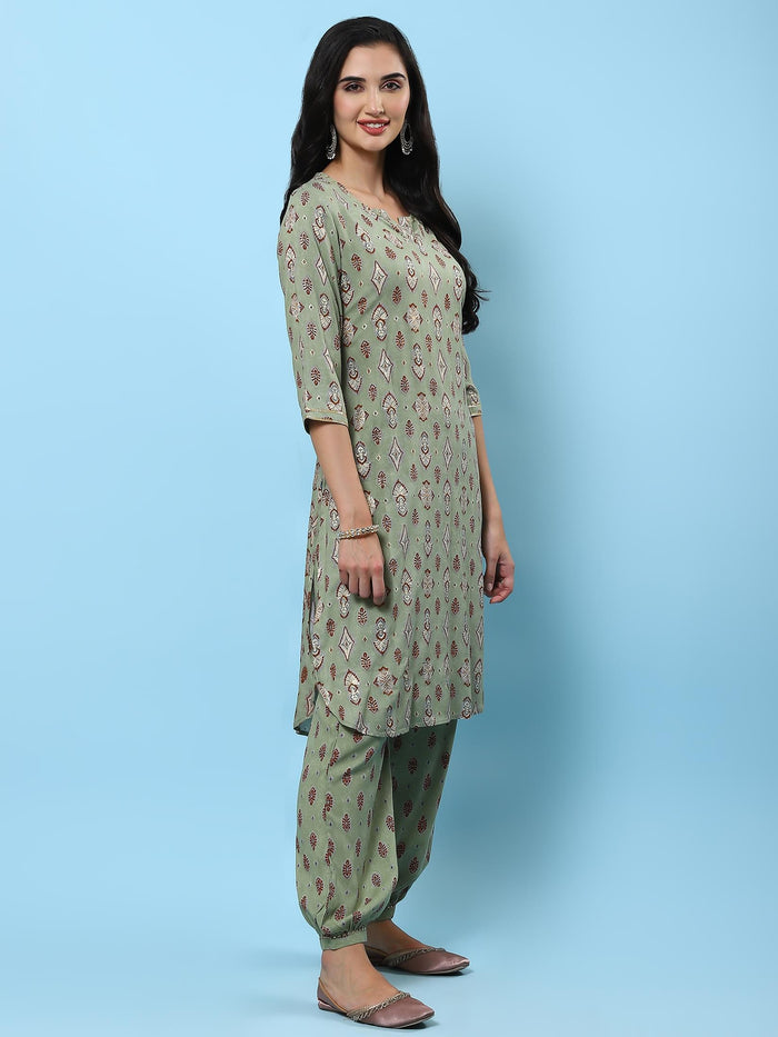Women Green Printed Kurta With Harem Pant.
