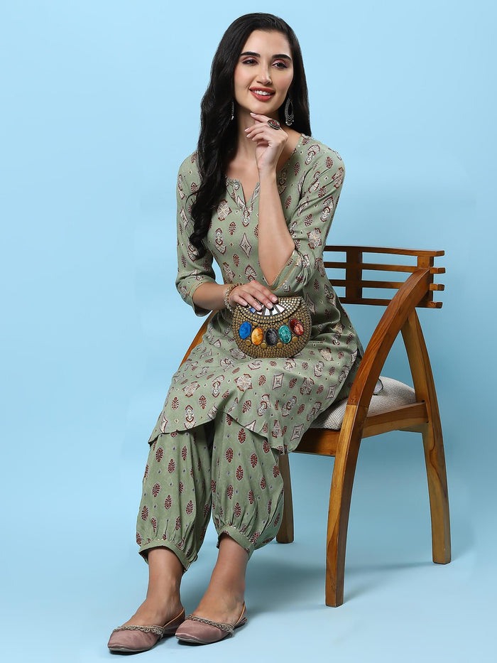 Women Green Printed Kurta With Harem Pant.