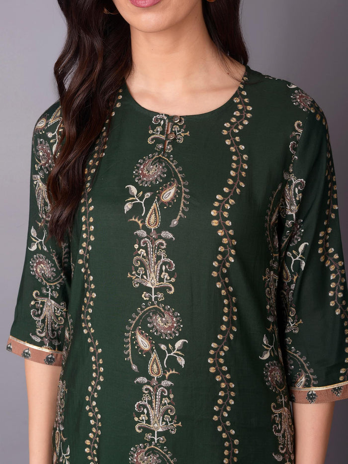Women Green Round Neck Kurta With Trouser.