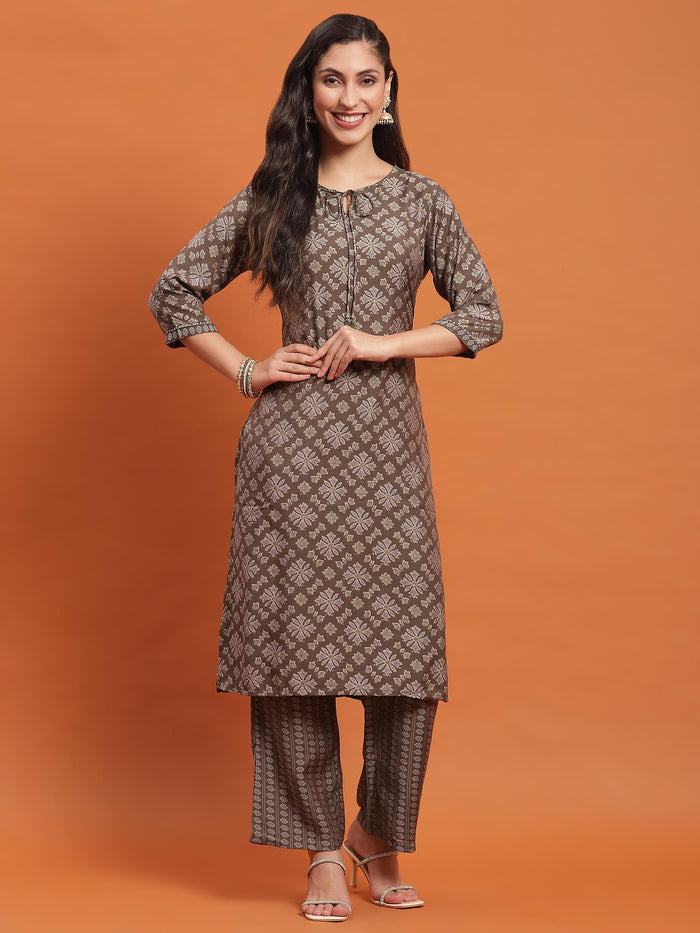 Women Grey Floral Print Kurta With Comfort Pant.