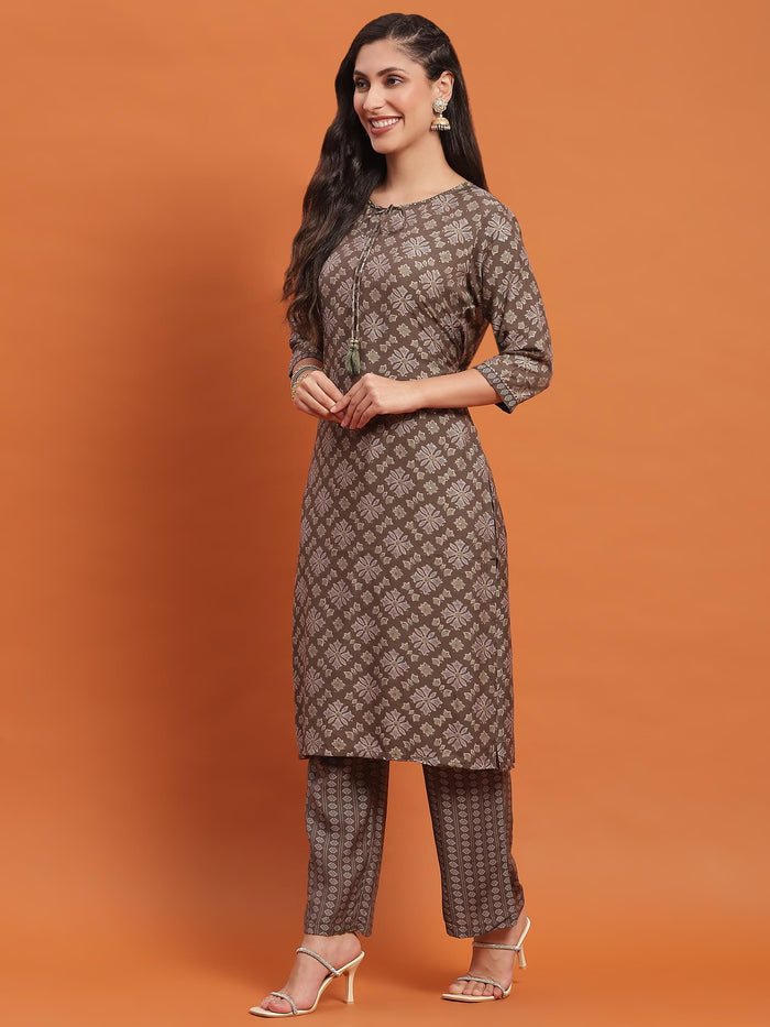 Women Grey Floral Print Kurta With Comfort Pant.
