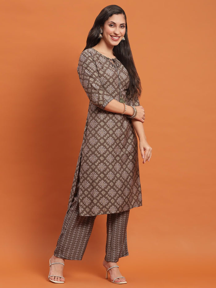 Women Grey Floral Print Kurta With Comfort Pant.