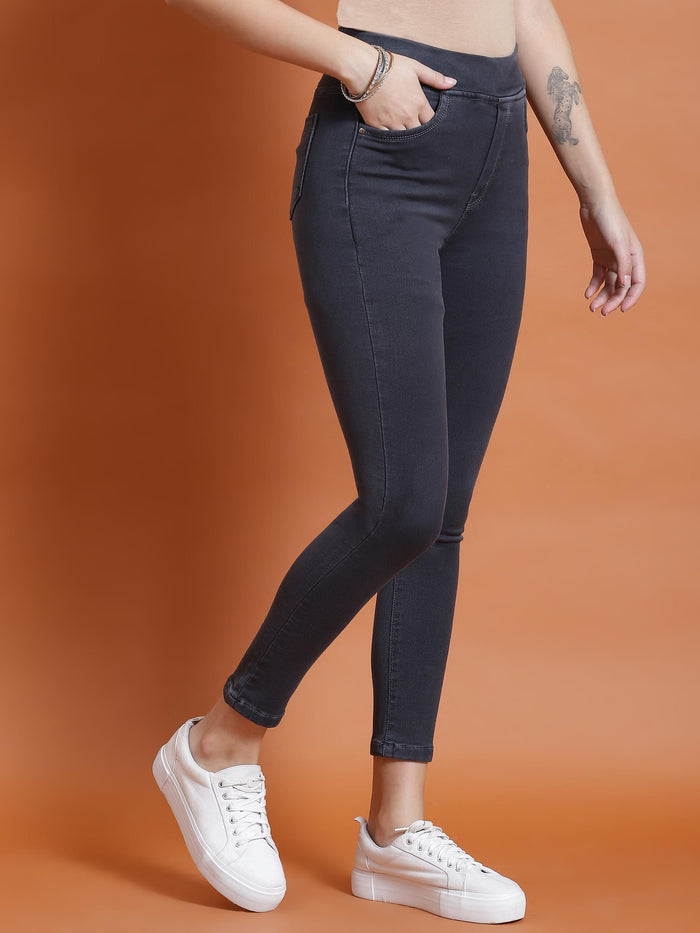 Women Grey Solid Narrow Jegging.