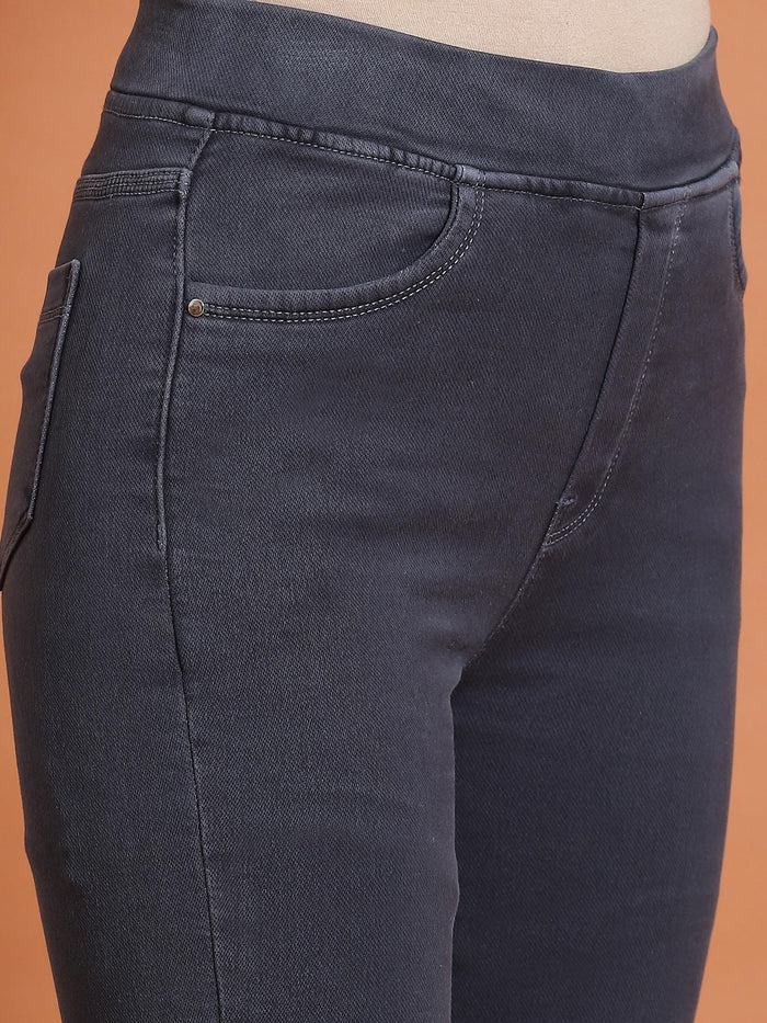 Women Grey Solid Narrow Jegging.