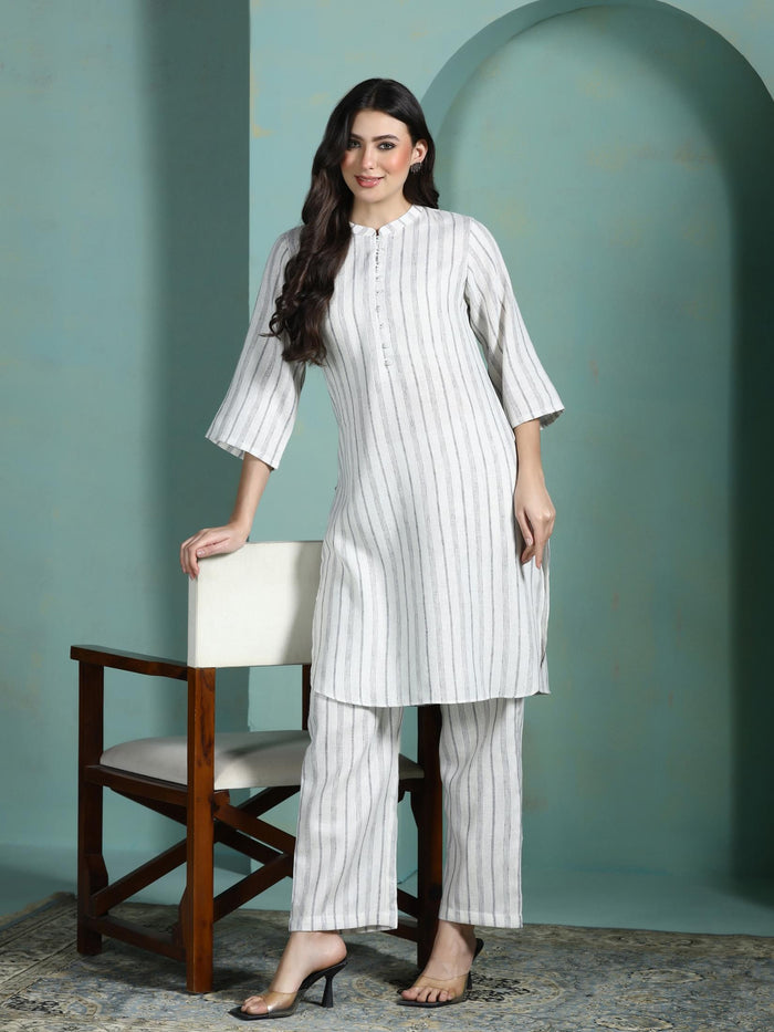 Women Linen Off White Yarn Dyed Kurta With Comfort Pant.