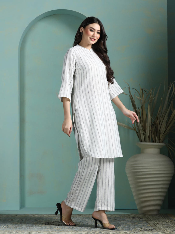 Women Linen Off White Yarn Dyed Kurta With Comfort Pant.