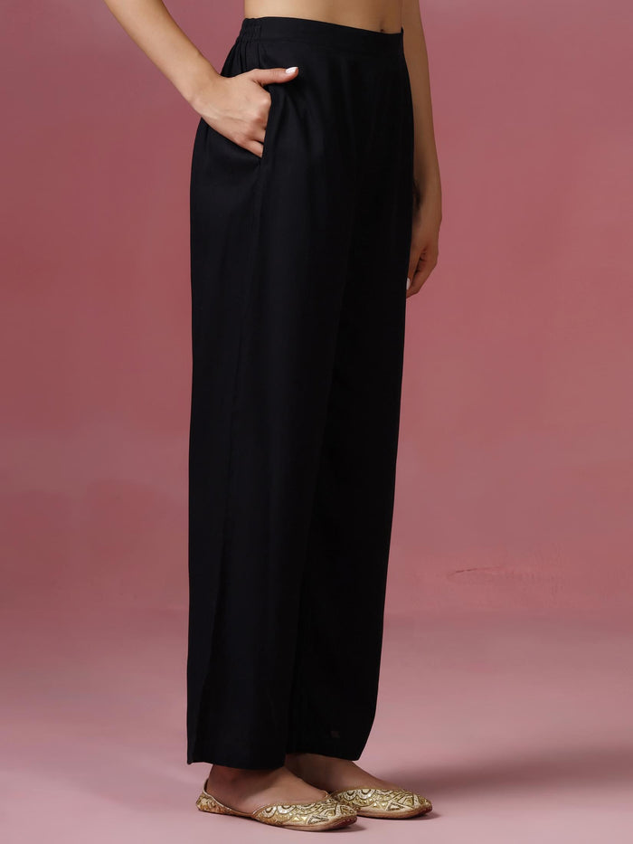 Women Liva Black Embroidered Kurta Comfort Pant Dupatta.