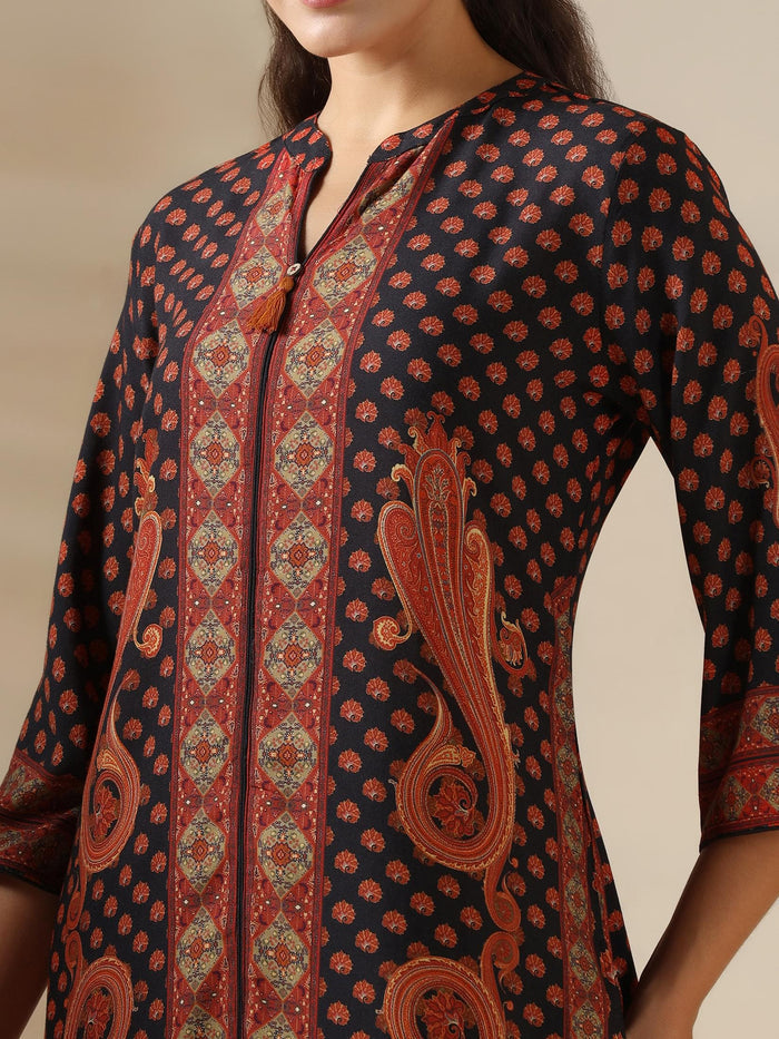 Women Liva Black Paisley Print Kurta Comfort Pant Chanderi Dupatta.