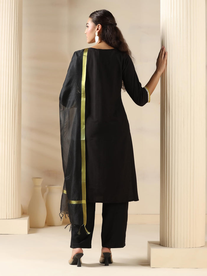 Women Liva Black Solid Kurta Comfort Pant Dupatta.