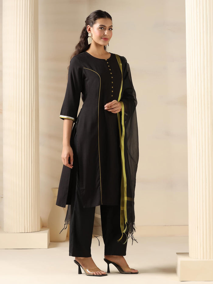 Women Liva Black Solid Kurta Comfort Pant Dupatta.