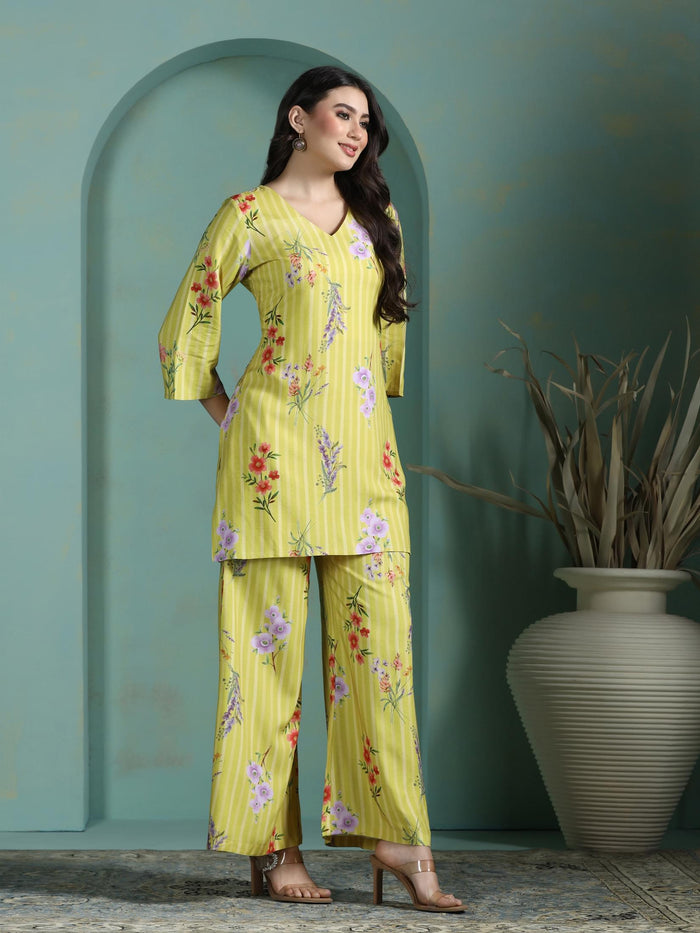 Women Liva Green Floral Print Co-Ord Set.