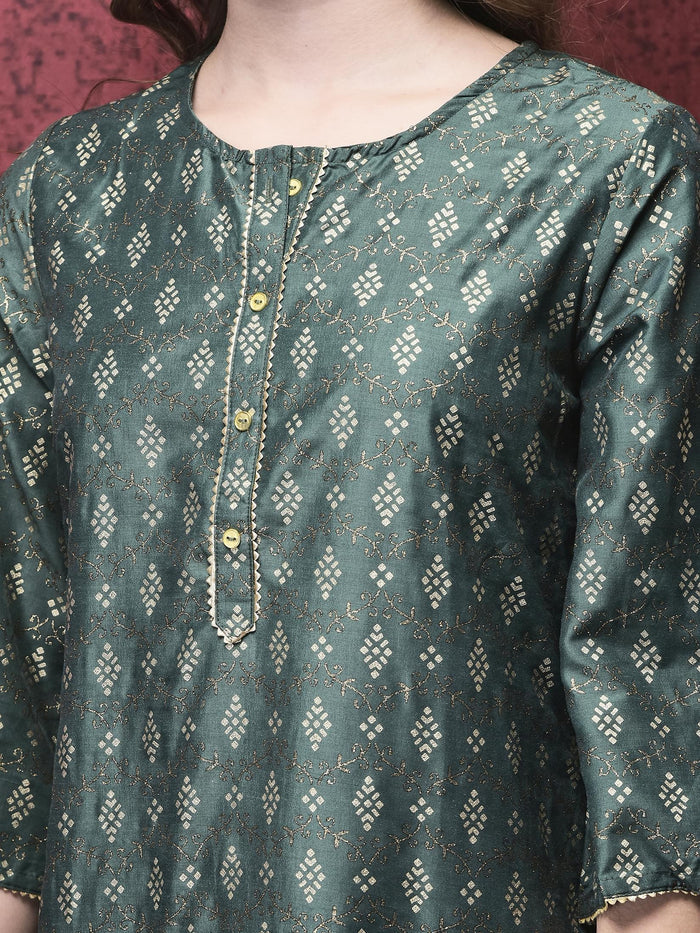 Women Liva Green Foil Print Kurta Comfort pant Dupatta.