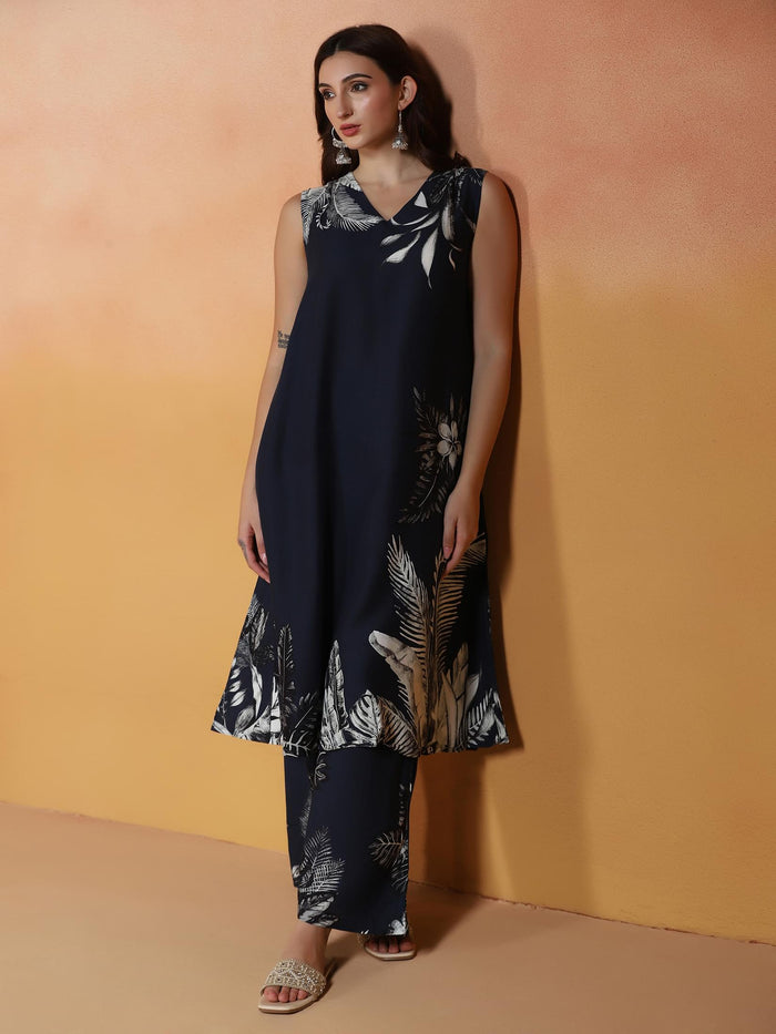 Women Liva Indigo Printed Kurta With Wide Leg Pant.