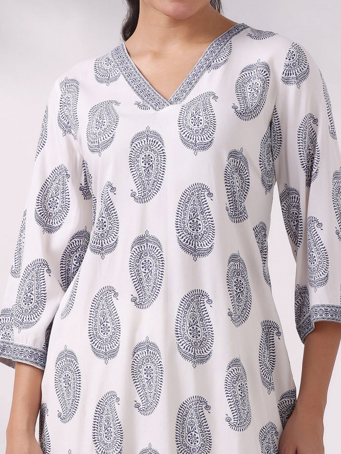Women Liva Off White and Blue Printed Kurta