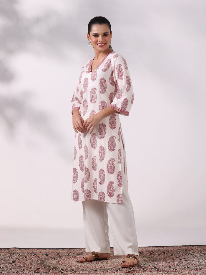 Women Liva Off White and Maroon Printed Kurta