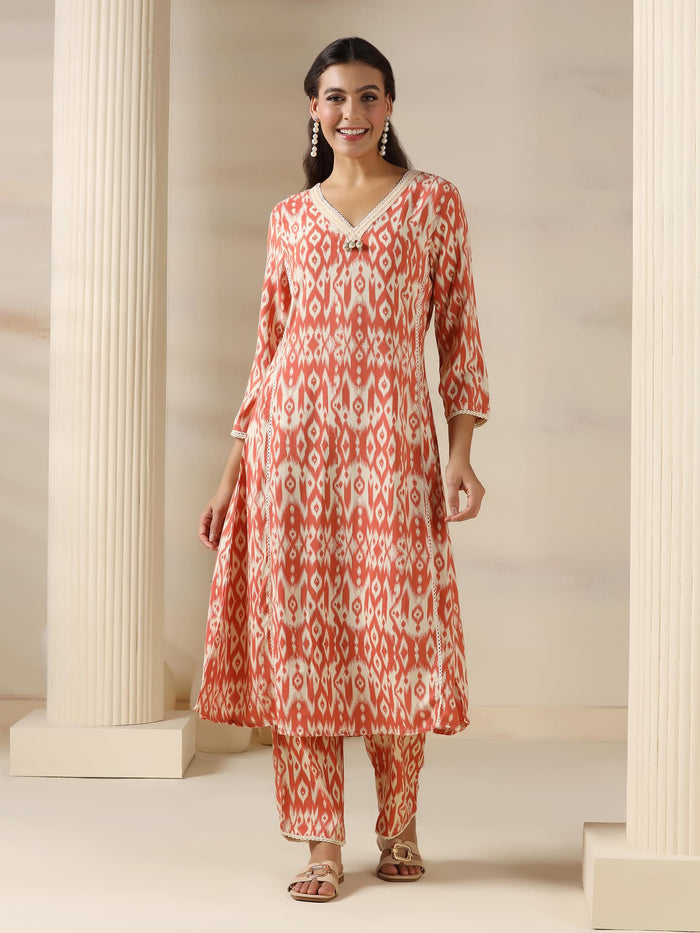 Women Liva Peach Geometric Print Kurta With Comfort Pant.