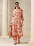 Women Liva Peach Geometric Print Kurta With Comfort Pant.