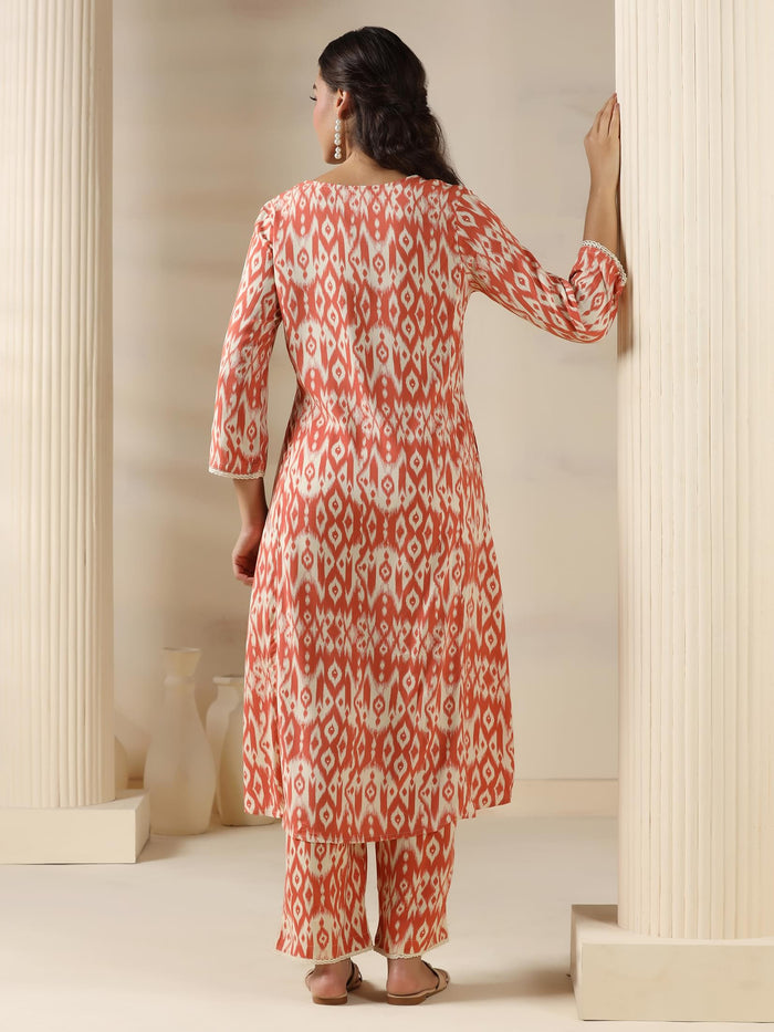 Women Liva Peach Geometric Print Kurta With Comfort Pant.